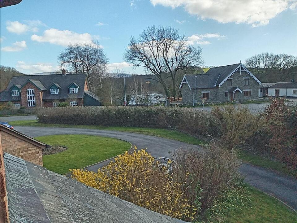 Swn Y Gwy ~ The Sound Of The Wye Apartment Brecon Bagian luar foto